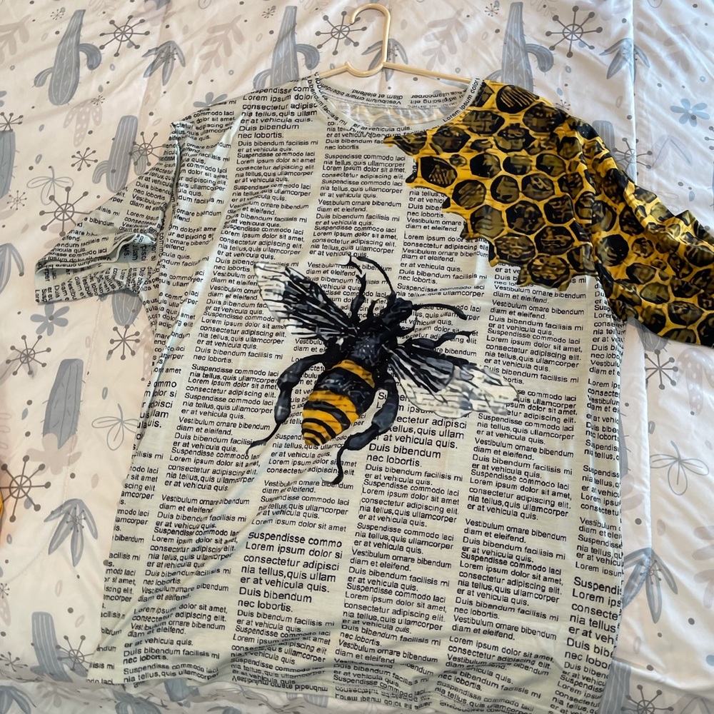 Beautiful t shirt 🐝 print XL size 😍❤️